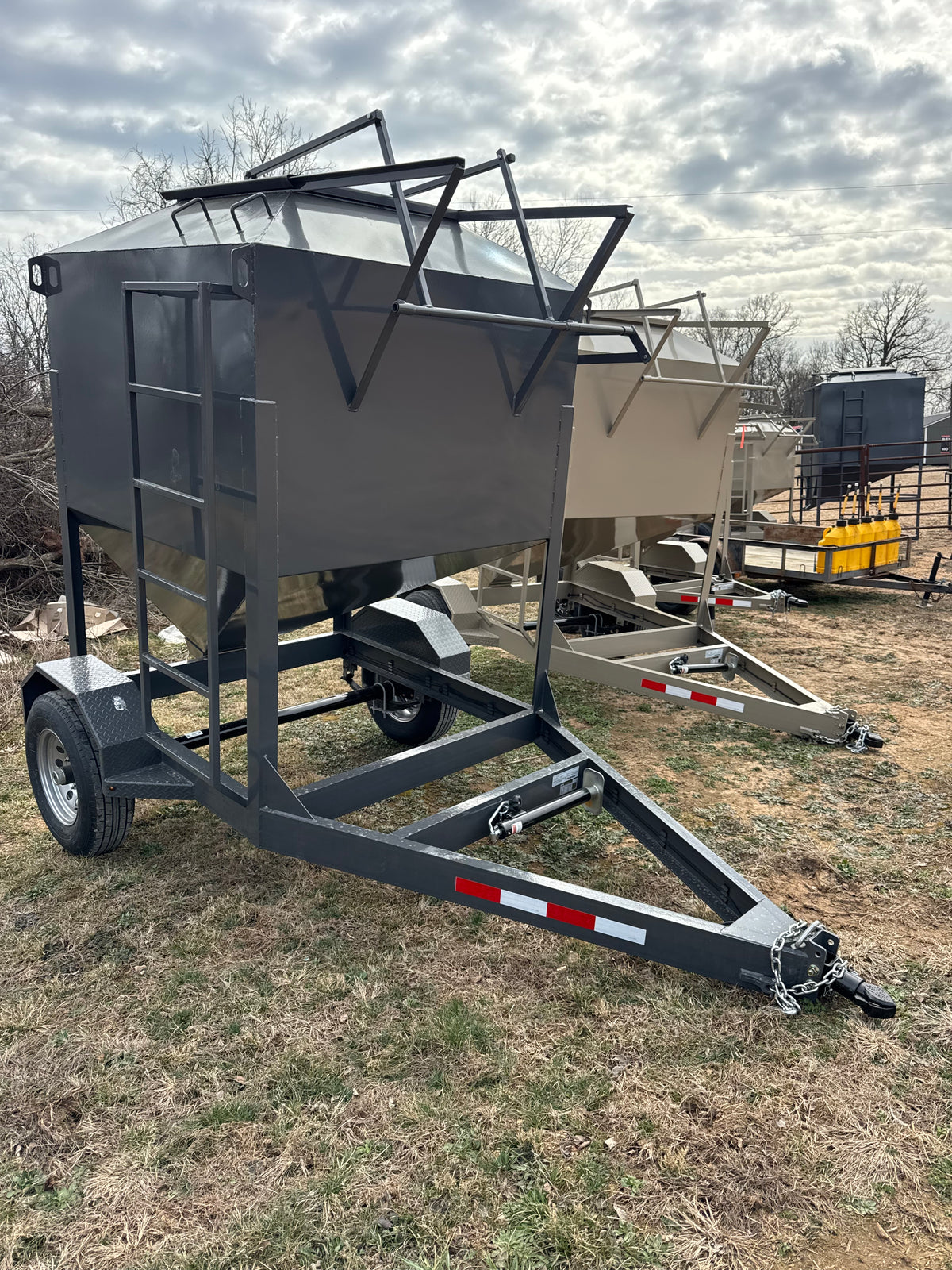 2-Ton Bulk Feed Trailer