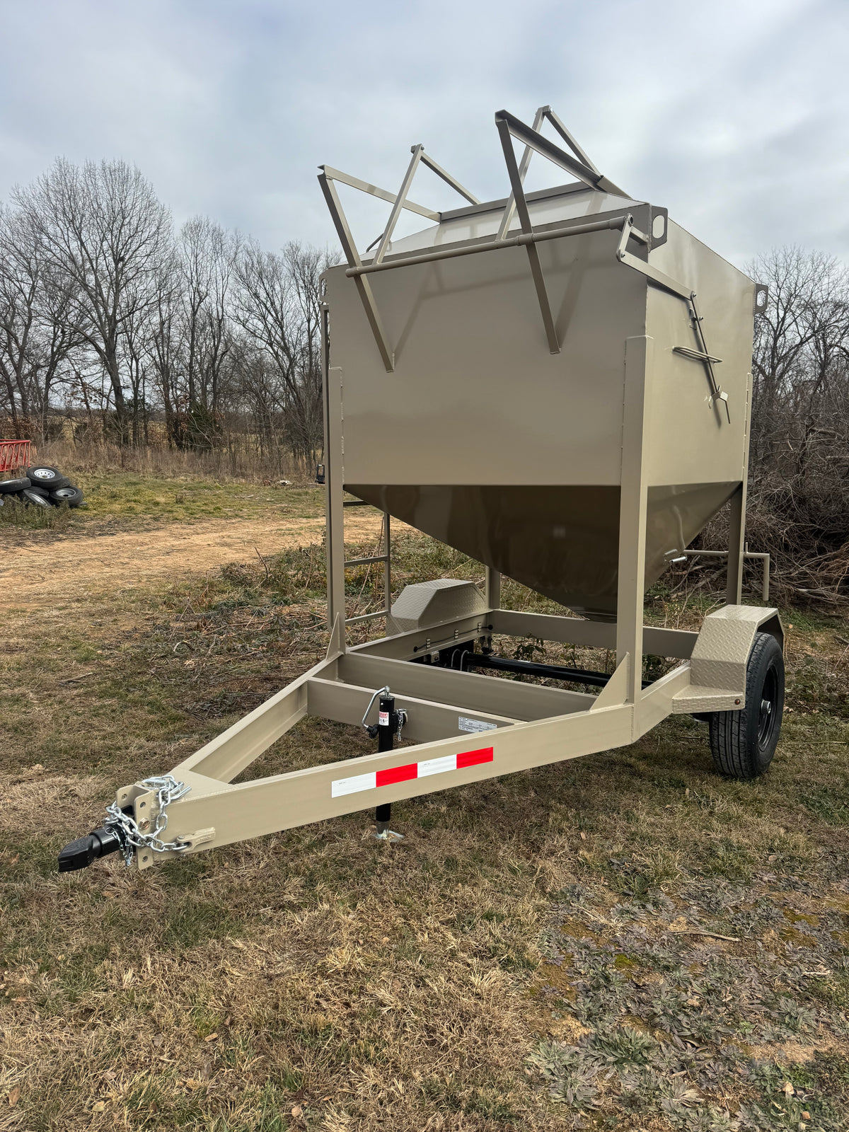 2-Ton Bulk Feed Trailer