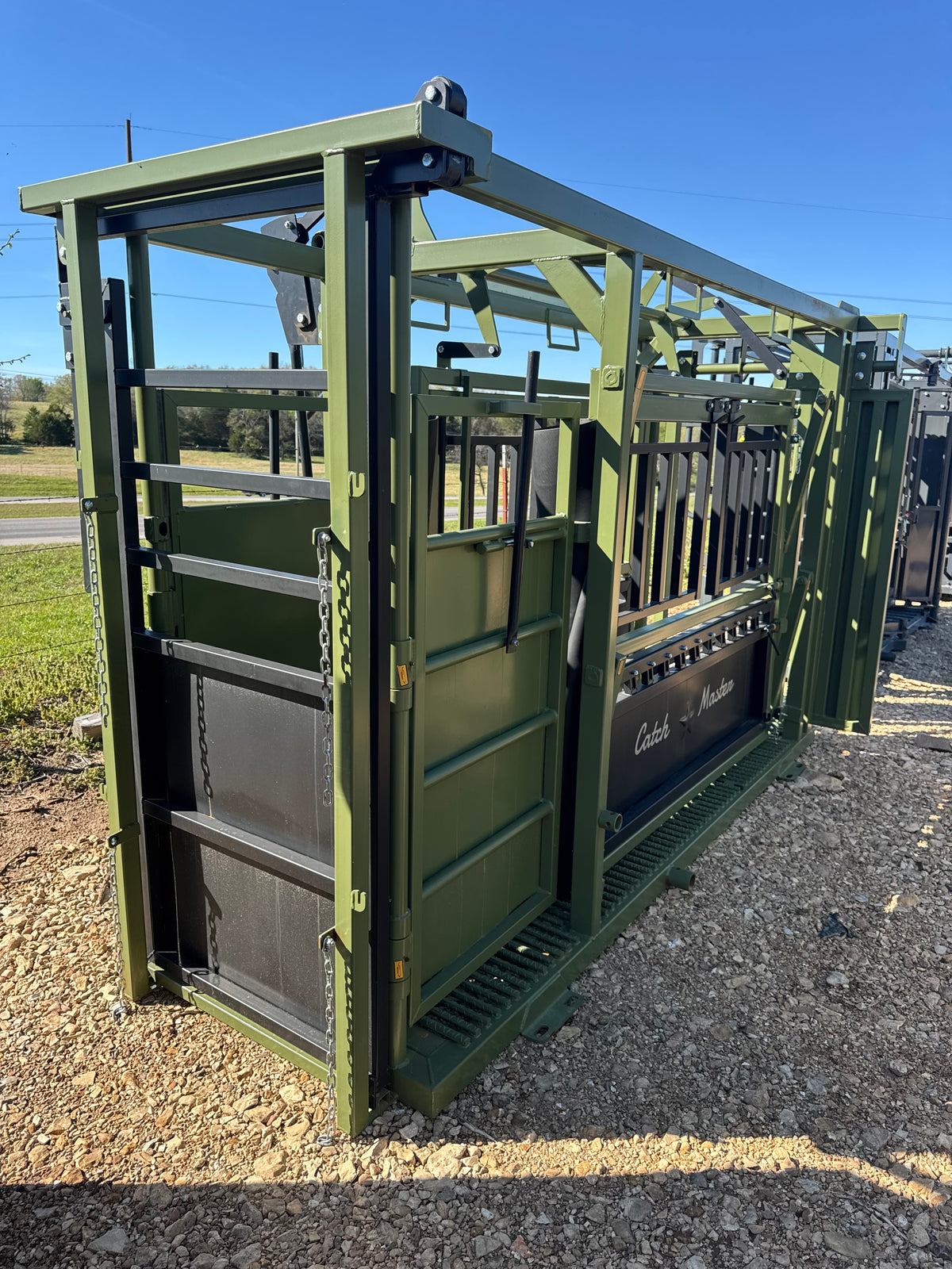 CatchMaster - M2150 Manual Squeeze Chute (Rebar Floor)