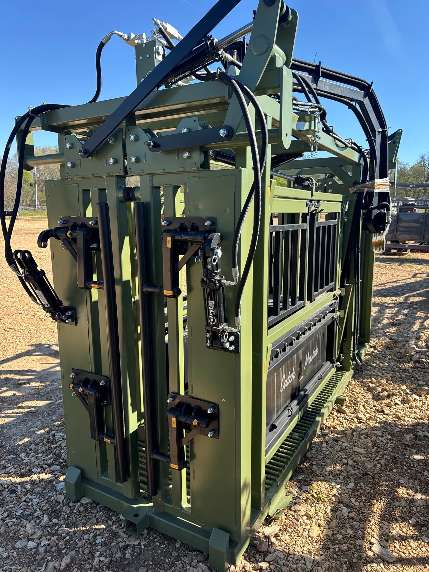 CatchMaster Hydraulic Squeeze Chute