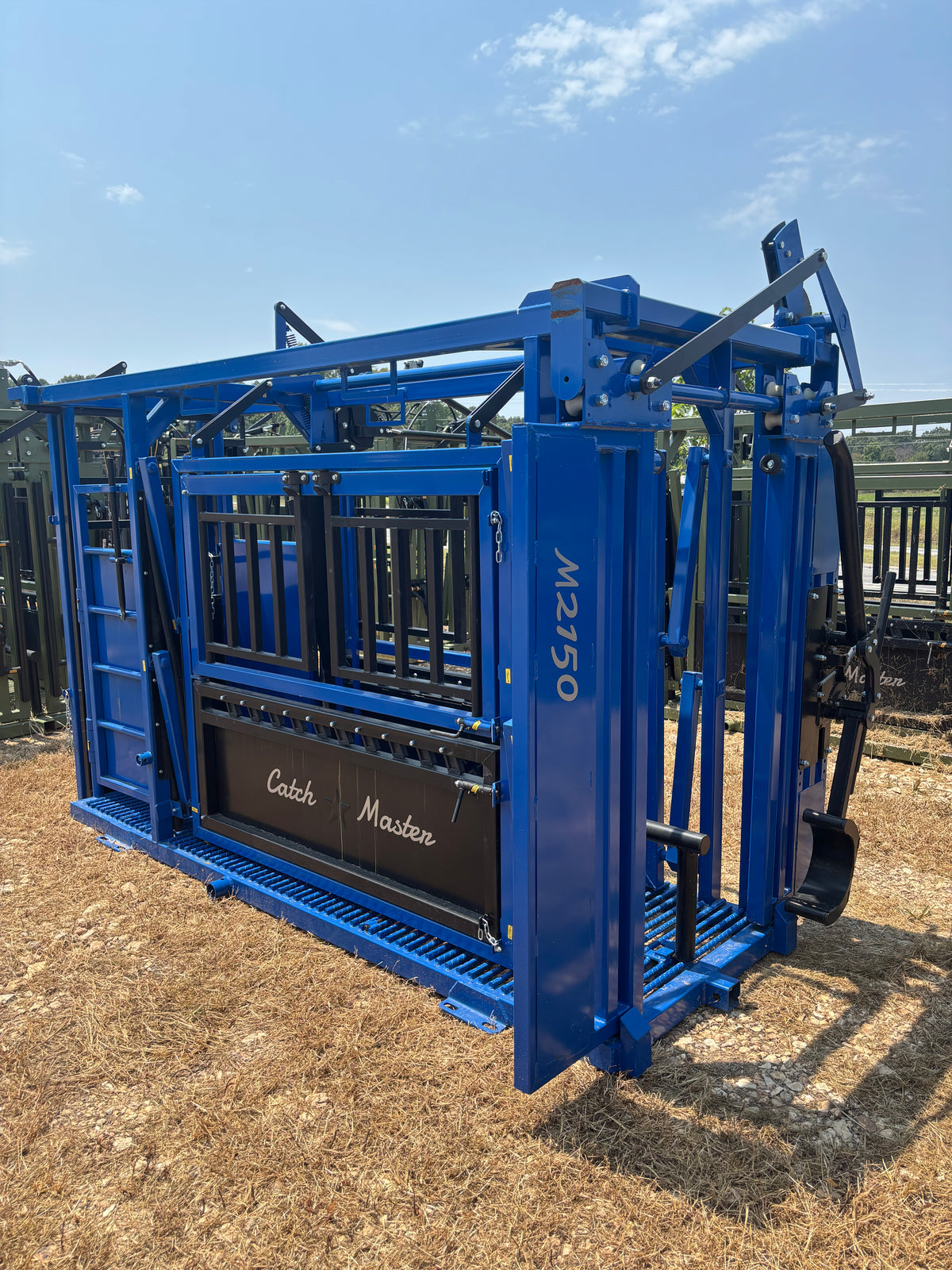 CatchMaster - M2150 Manual Squeeze Chute (Rebar Floor)