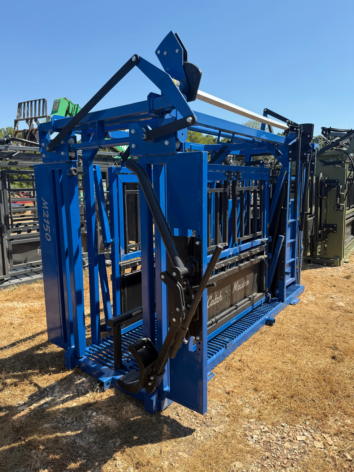 CatchMaster - M2150 Manual Squeeze Chute (Rebar Floor)