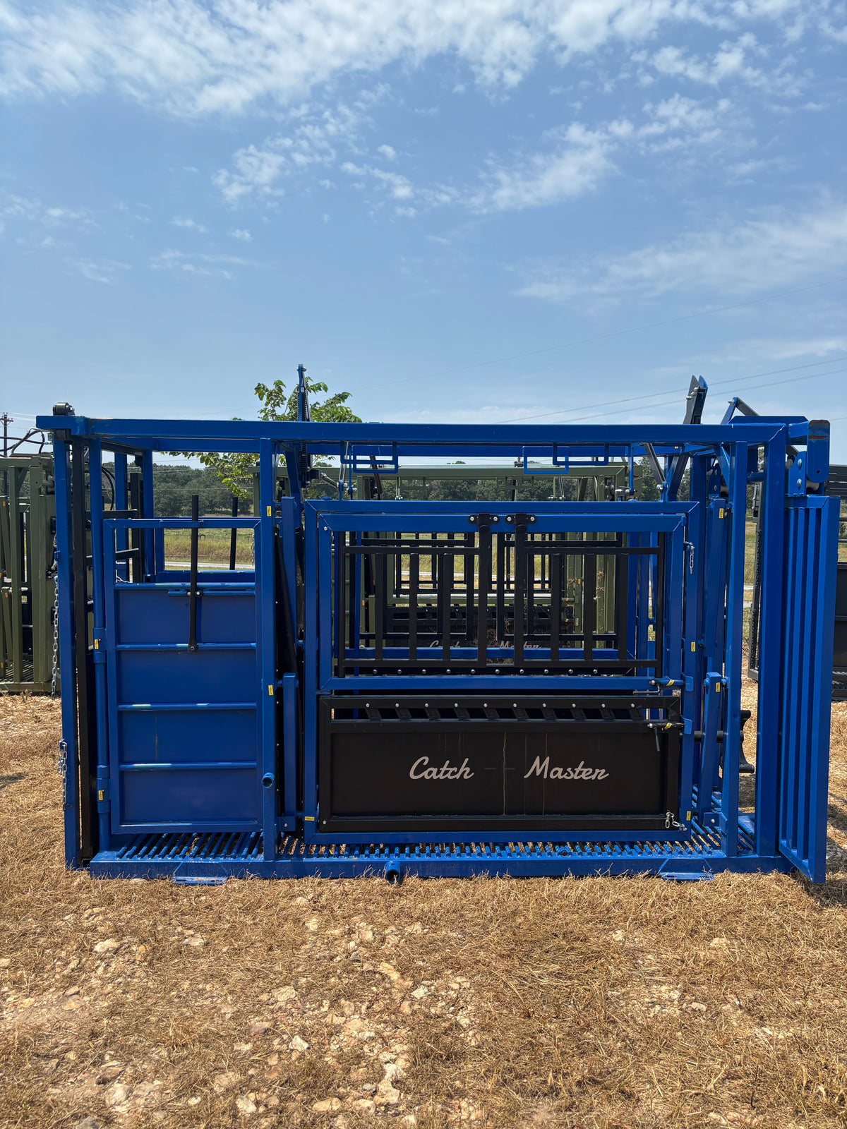 CatchMaster - M2150 Manual Squeeze Chute (Rebar Floor)