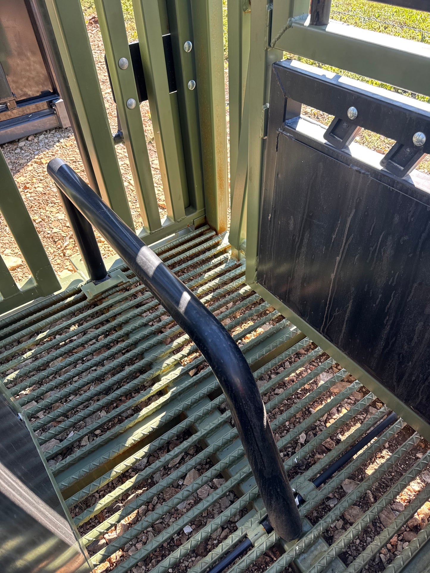 CatchMaster Hydraulic Squeeze Chute