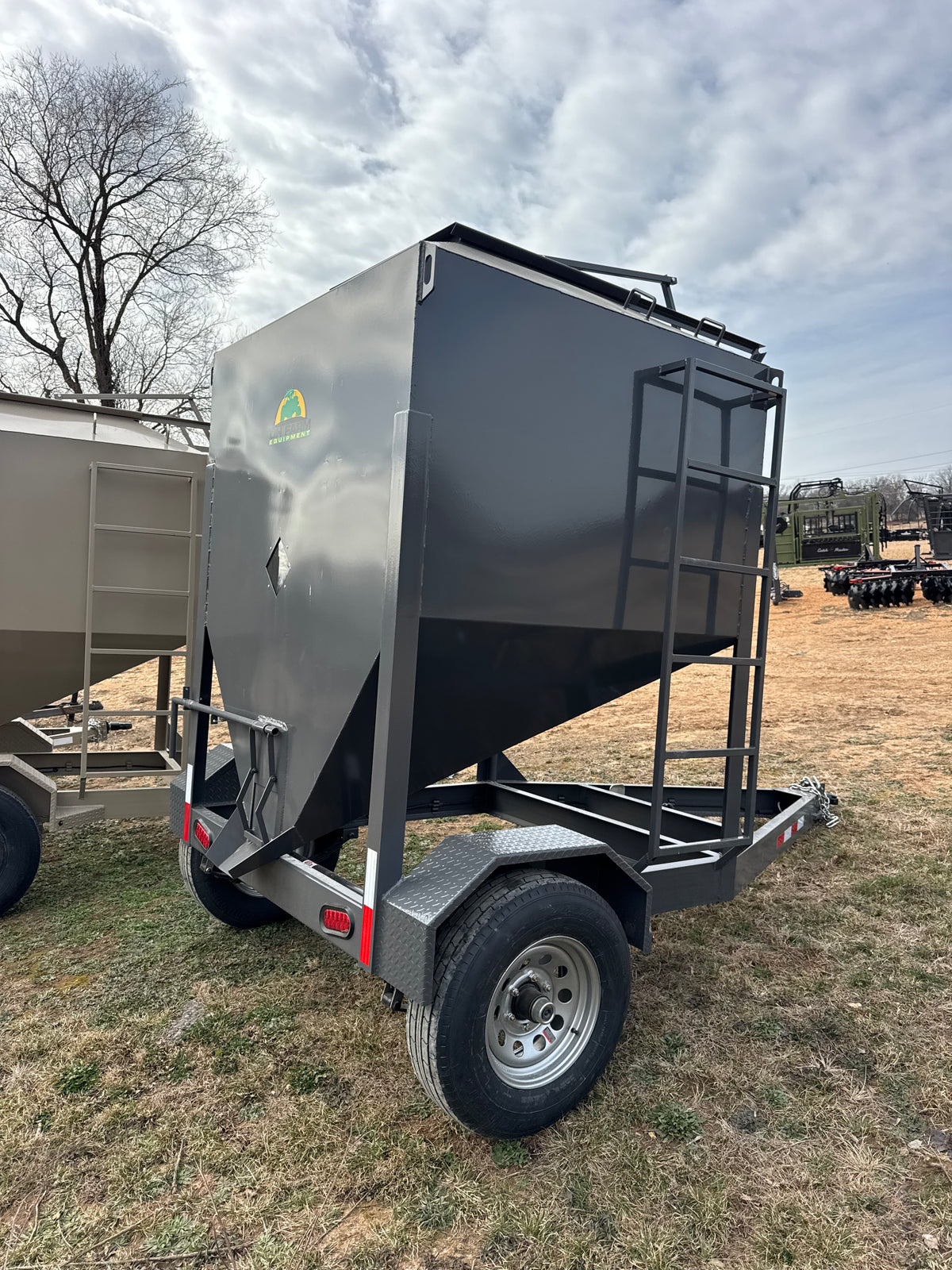2-Ton Bulk Feed Trailer