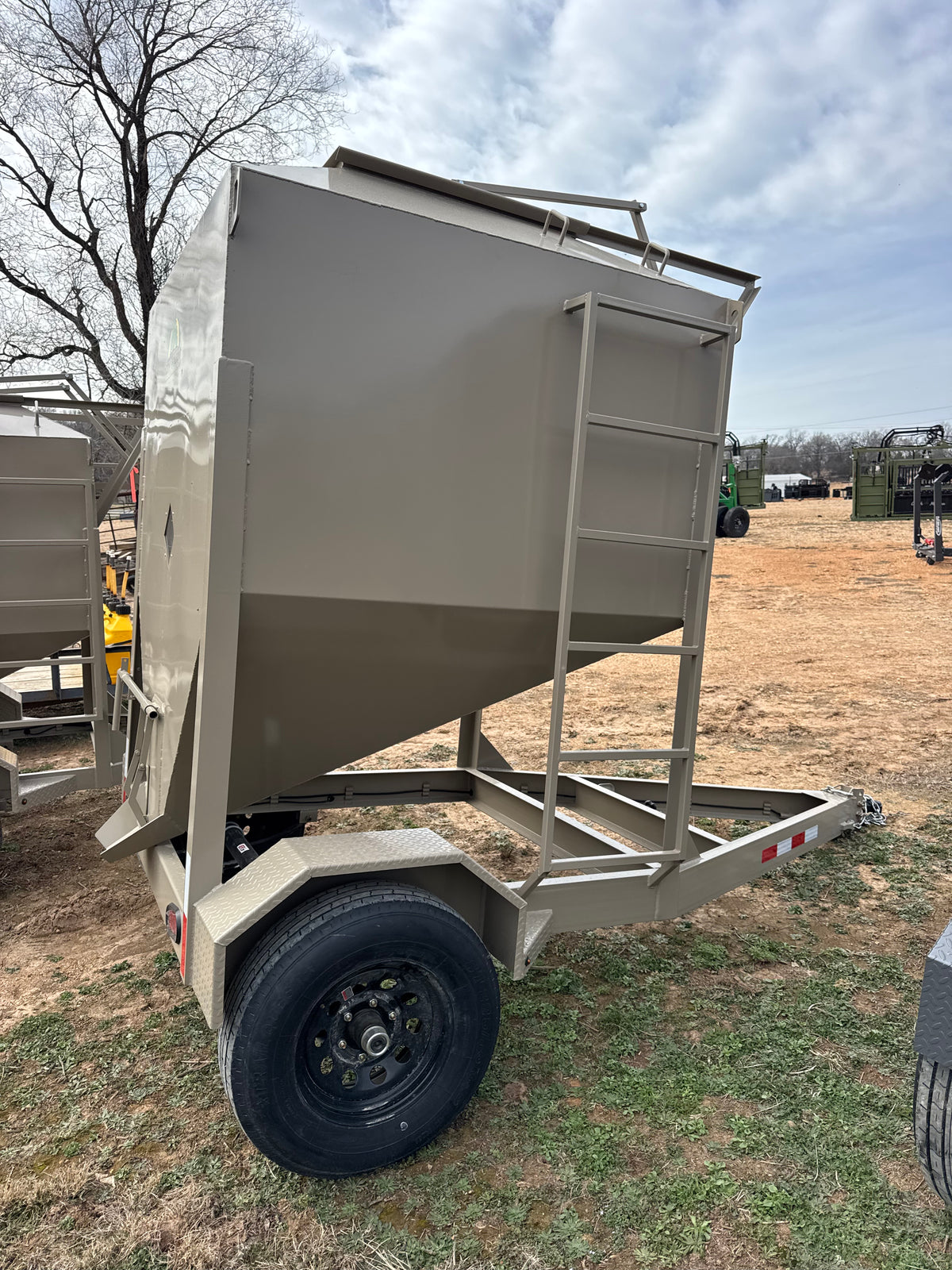 2-Ton Bulk Feed Trailer