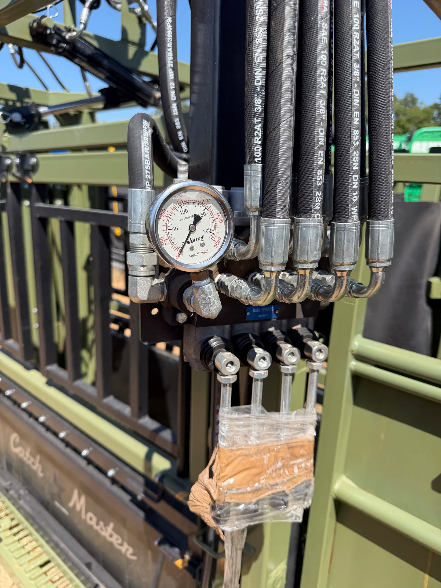 CatchMaster Hydraulic Squeeze Chute