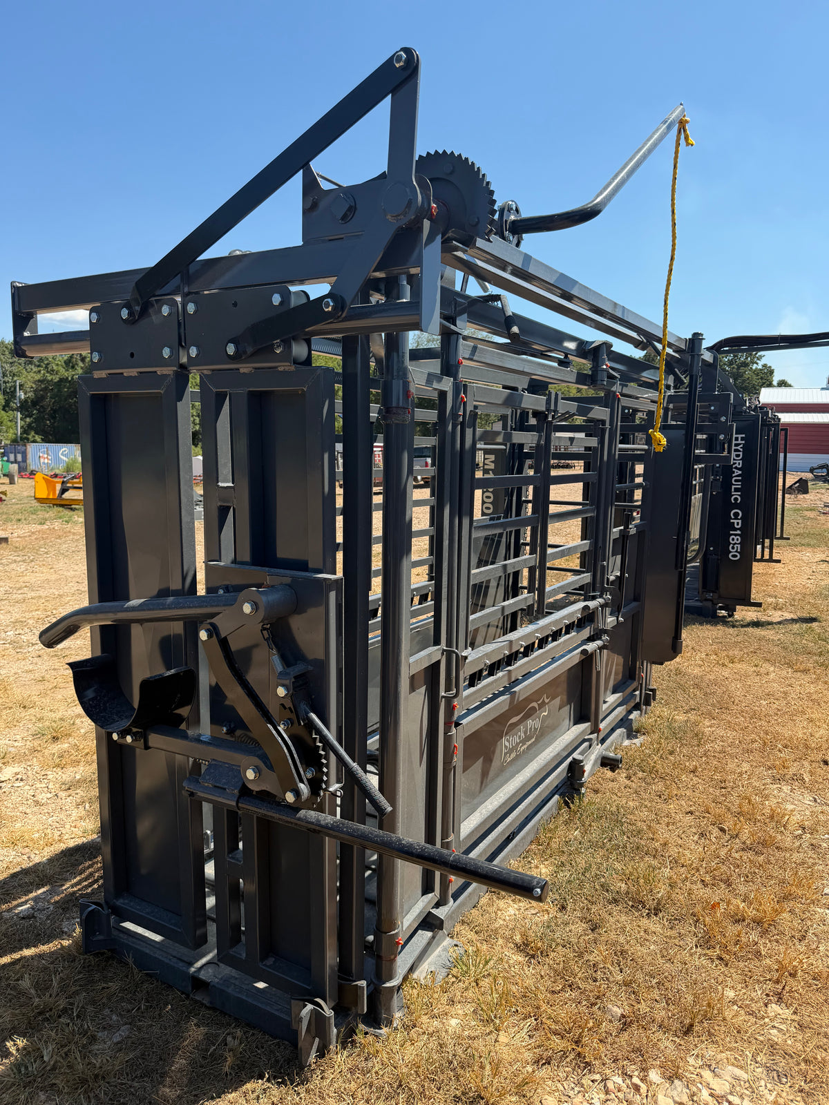 StockPro - M1200 Manual Squeeze Chute (Solid Floor)