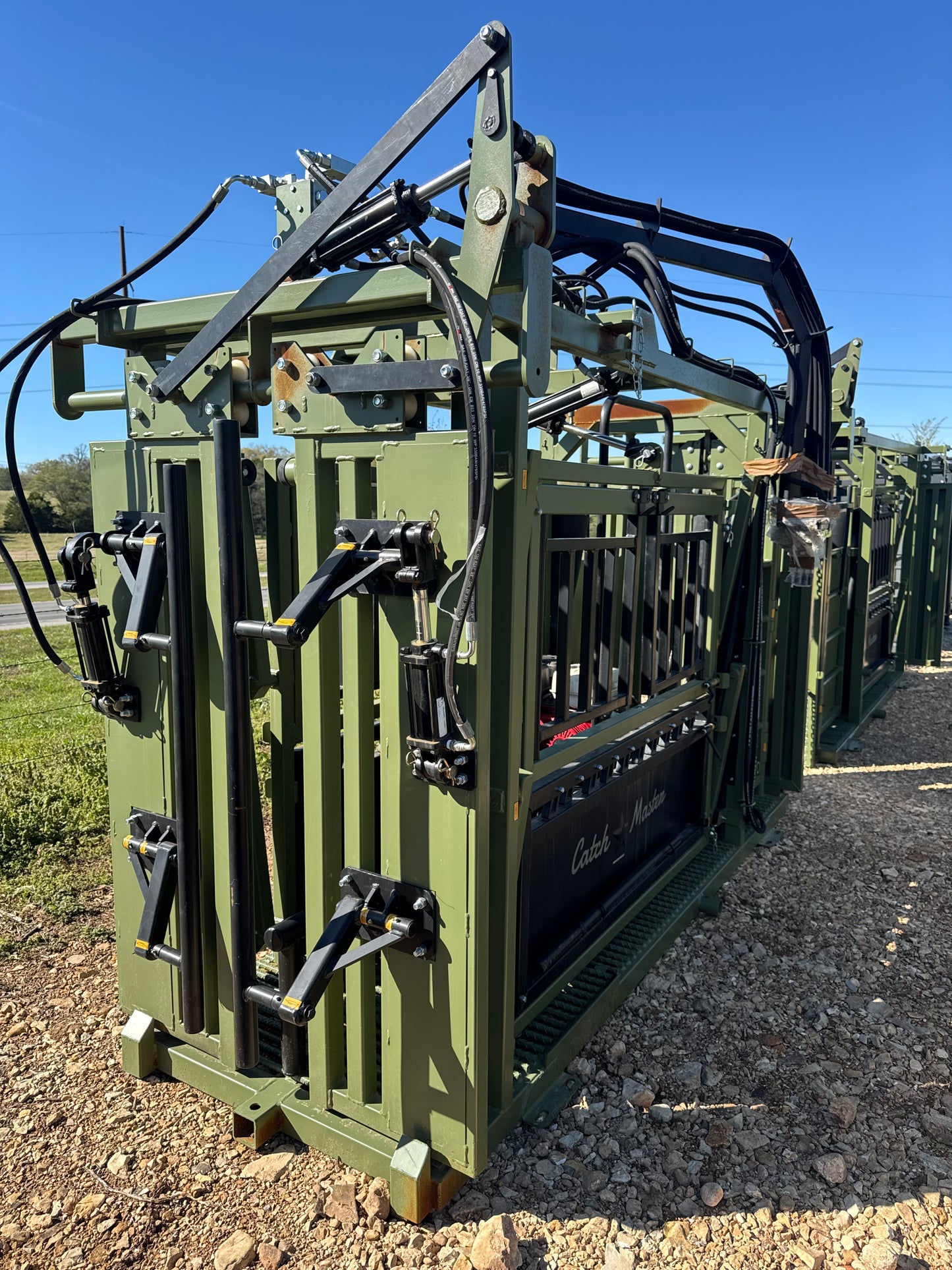 CatchMaster Hydraulic Squeeze Chute