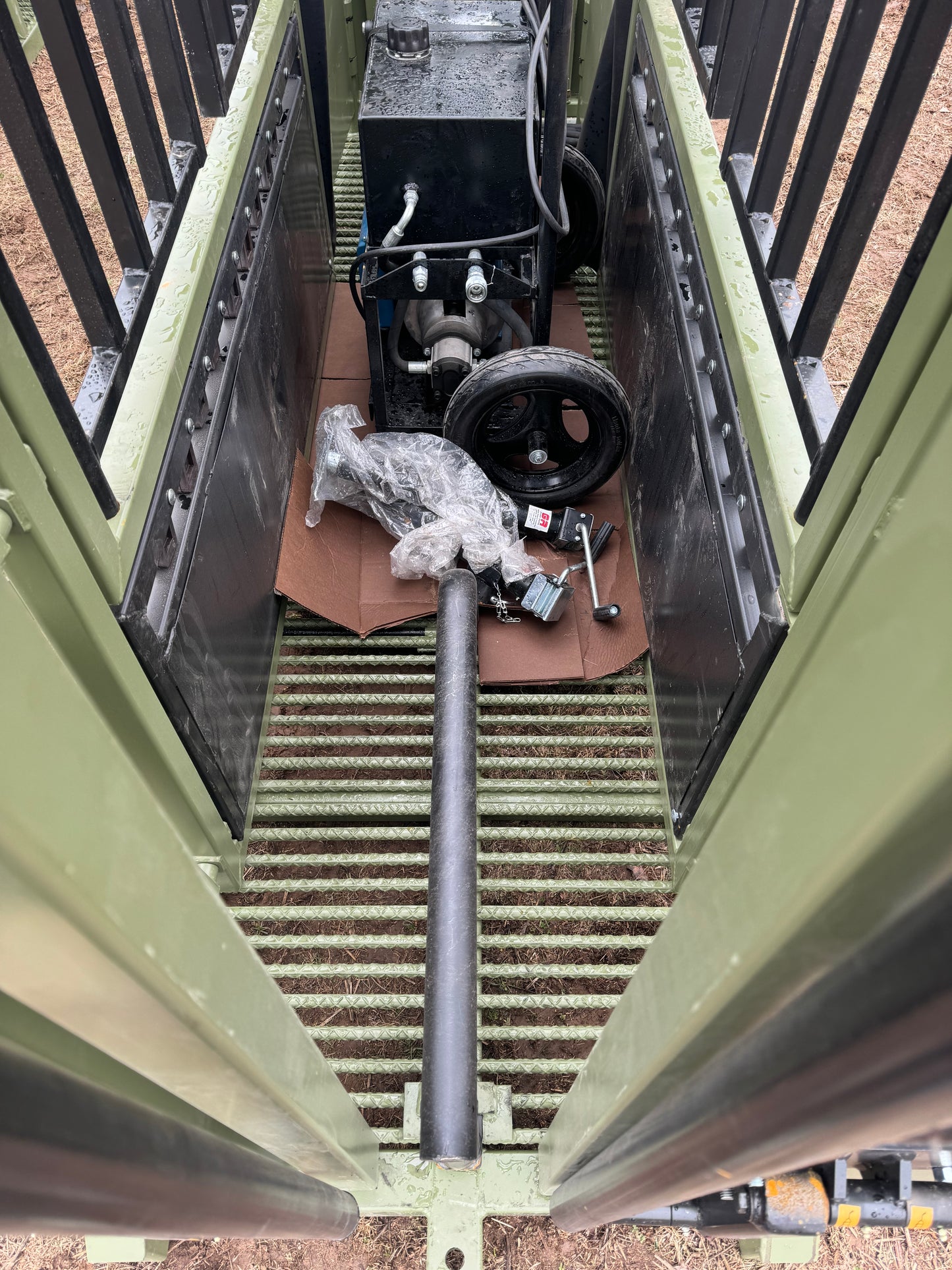 Catch Master H2950 (Gas Motor, Rebar Floor, Neck Extenders)