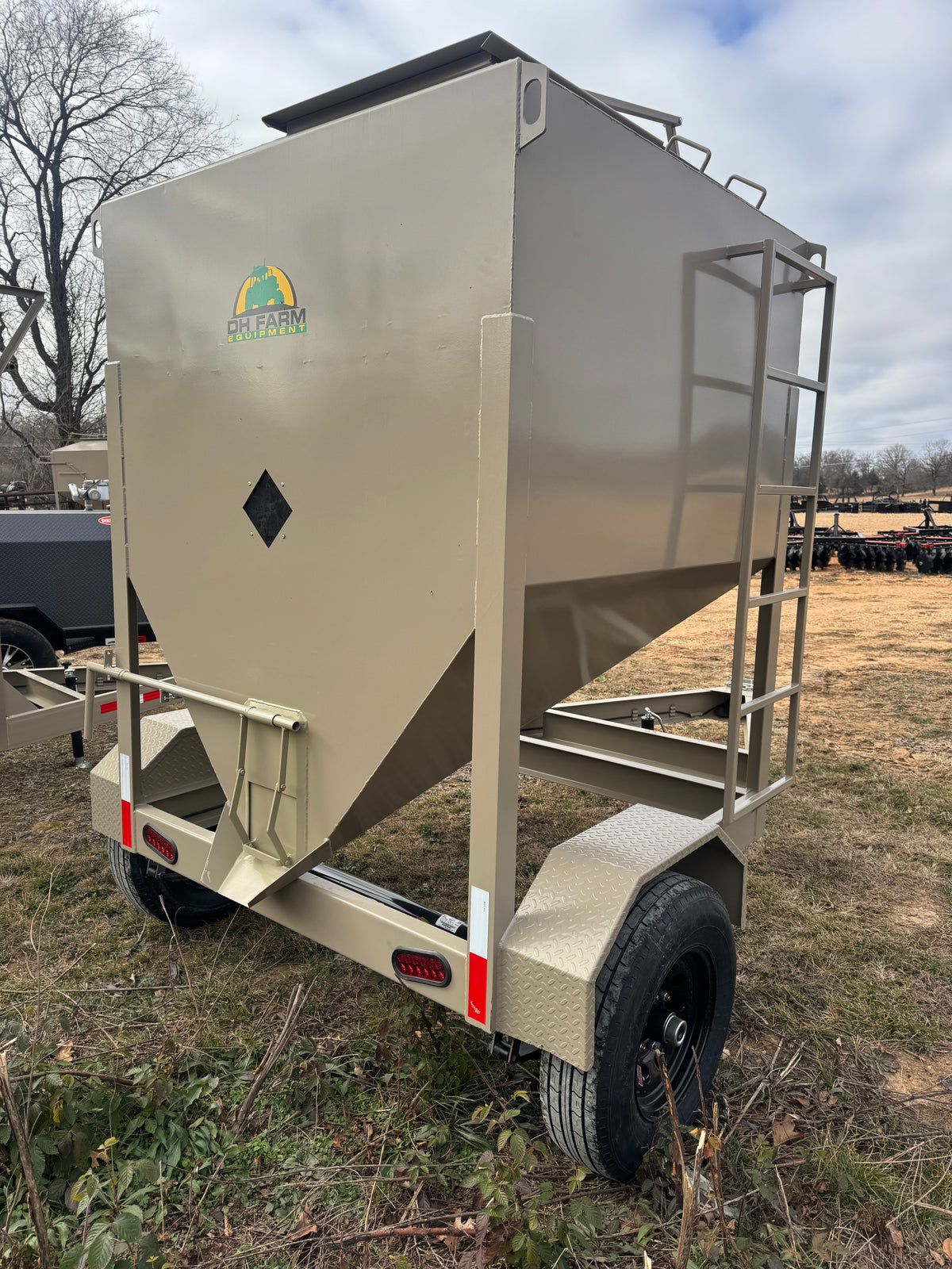 2-Ton Bulk Feed Trailer