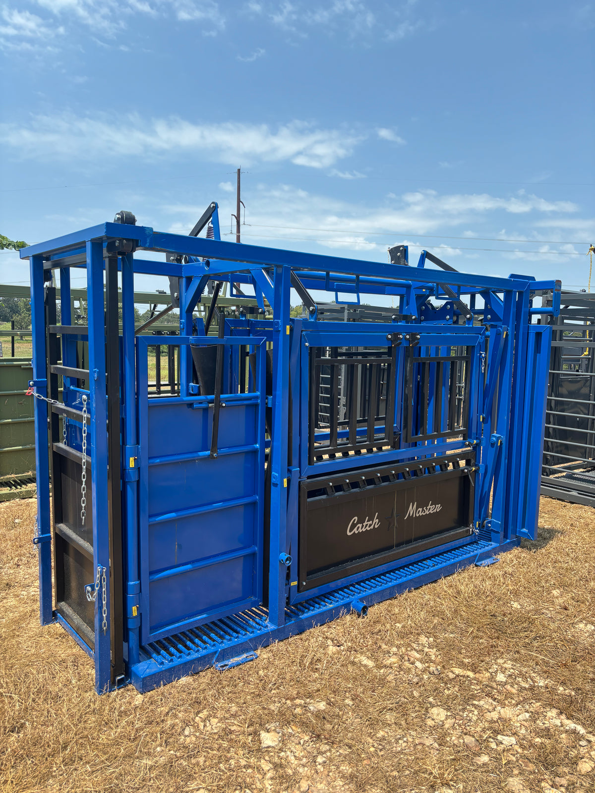 CatchMaster - M2150 Manual Squeeze Chute (Rebar Floor)
