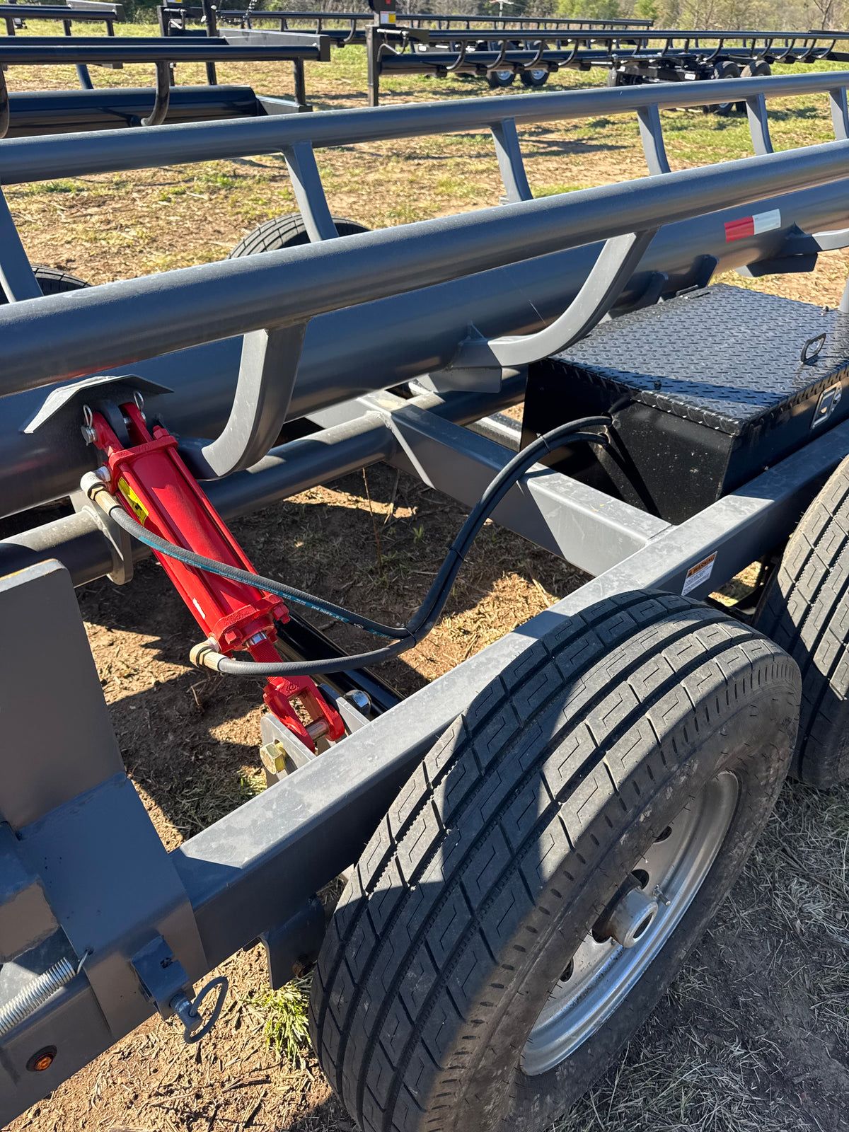 32ft BP In-Line Hay Trailer - Hydraulic