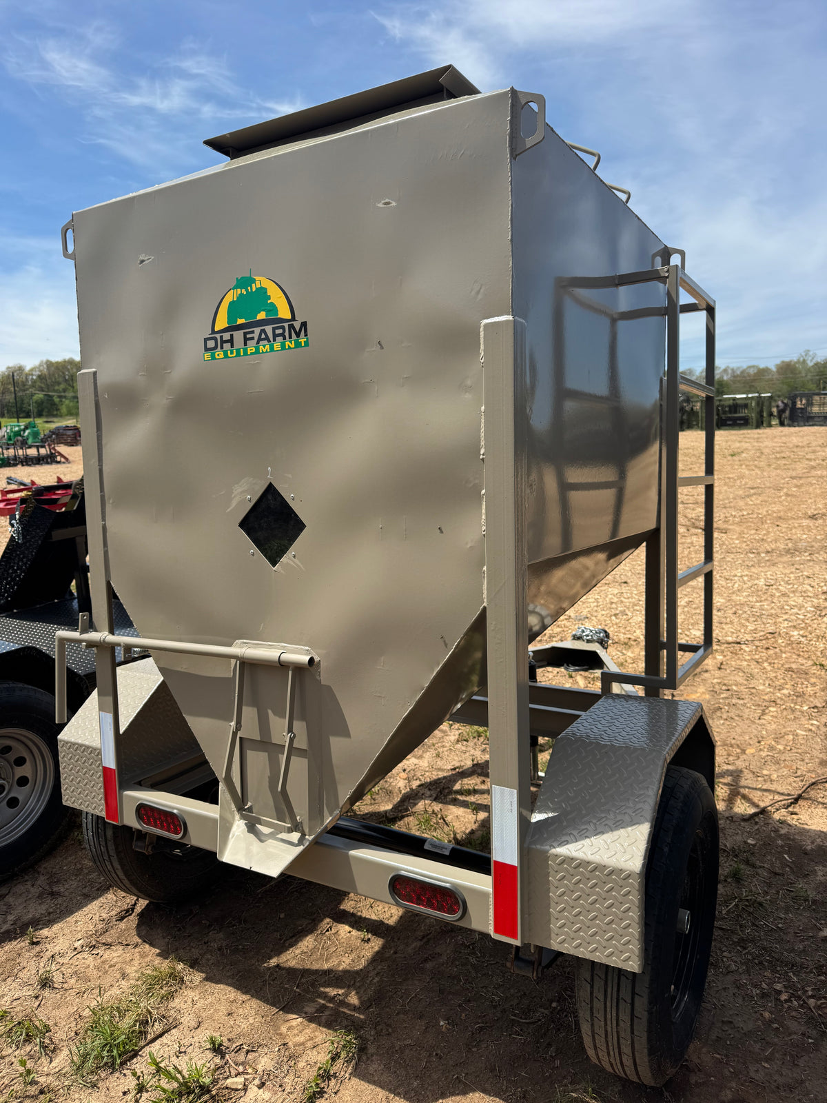 1-Ton Bulk Feed Trailer