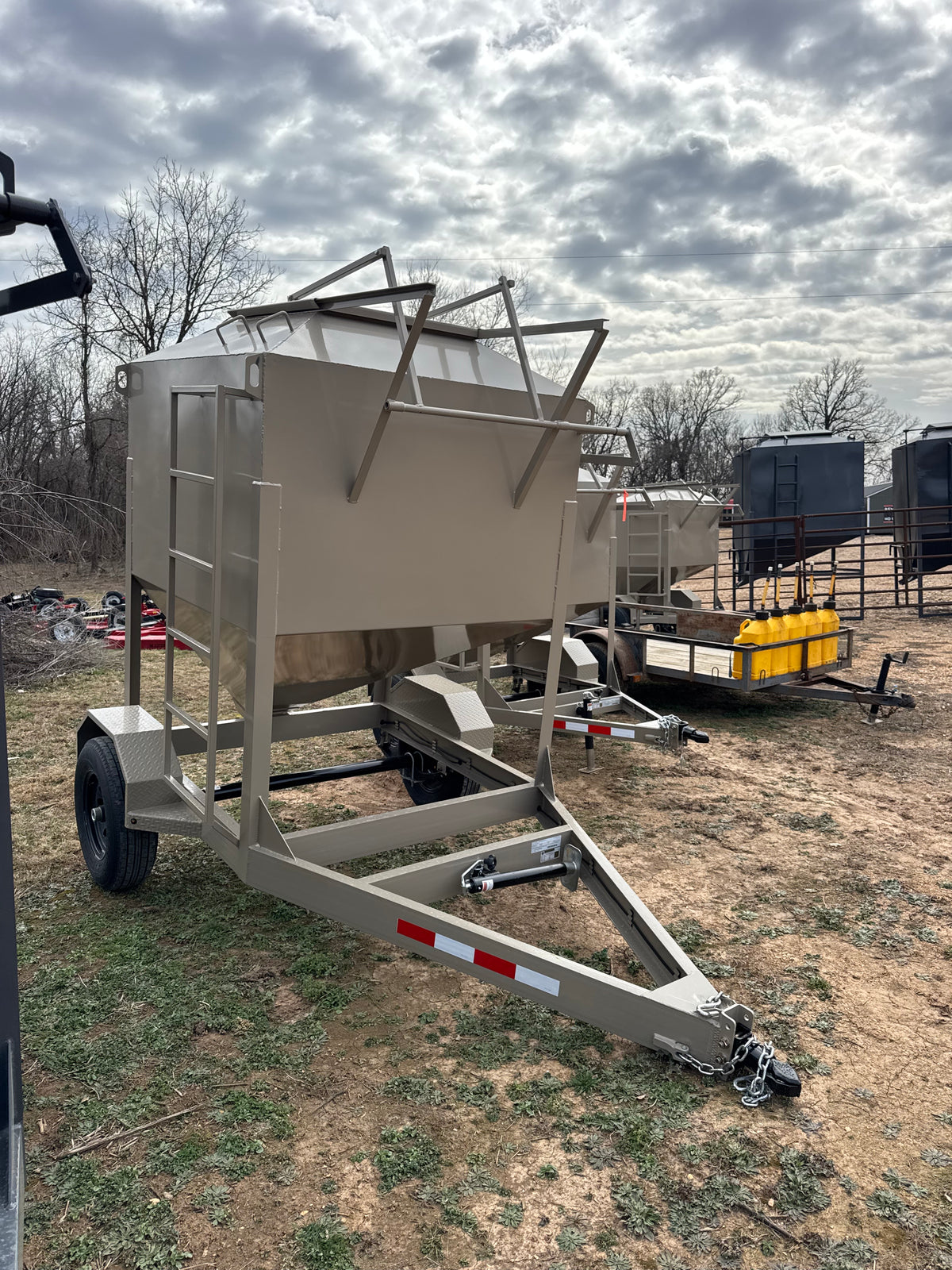 2-Ton Bulk Feed Trailer