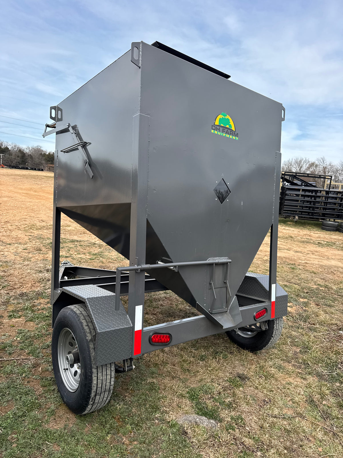 2-Ton Bulk Feed Trailer