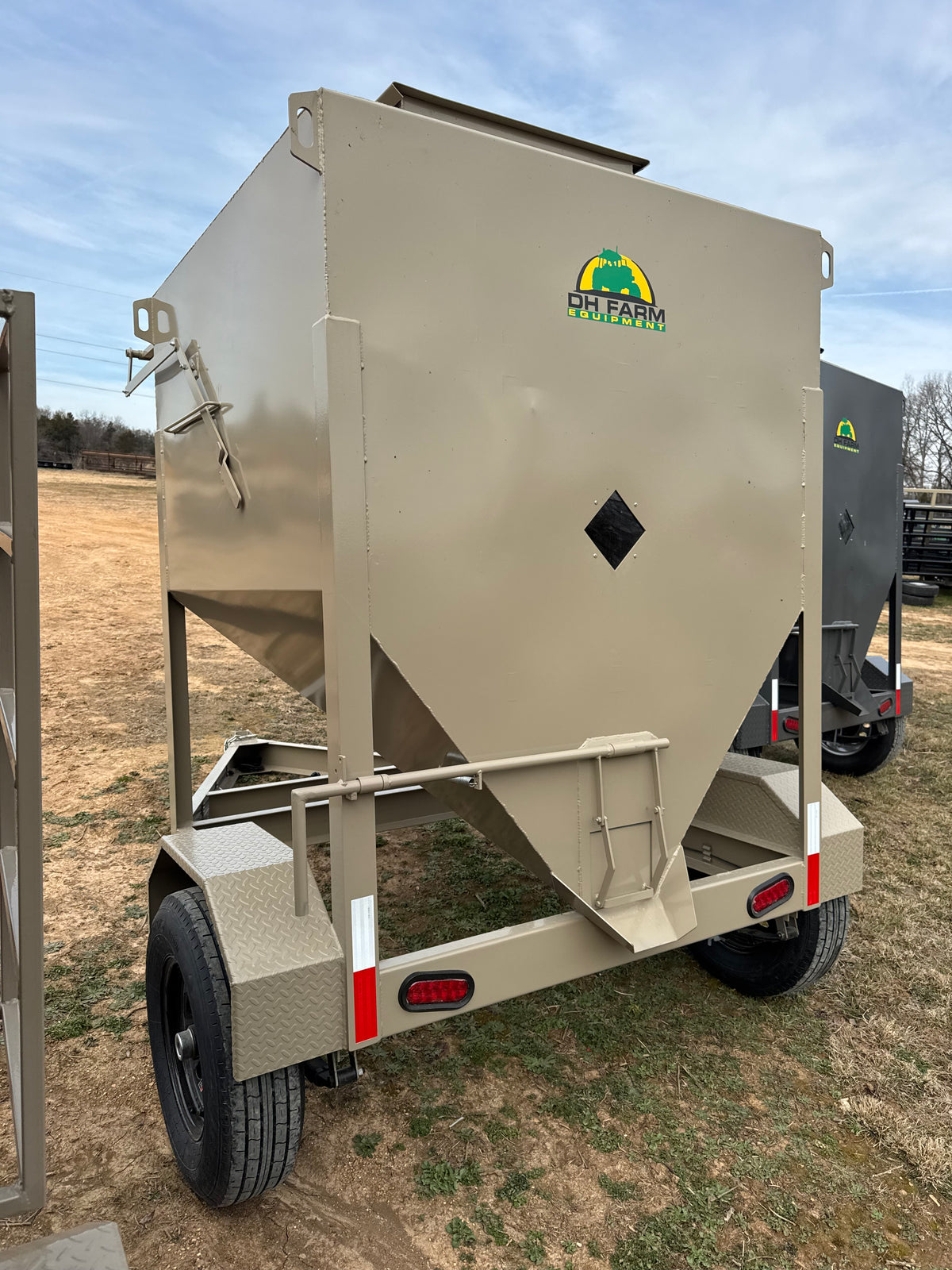 2-Ton Bulk Feed Trailer