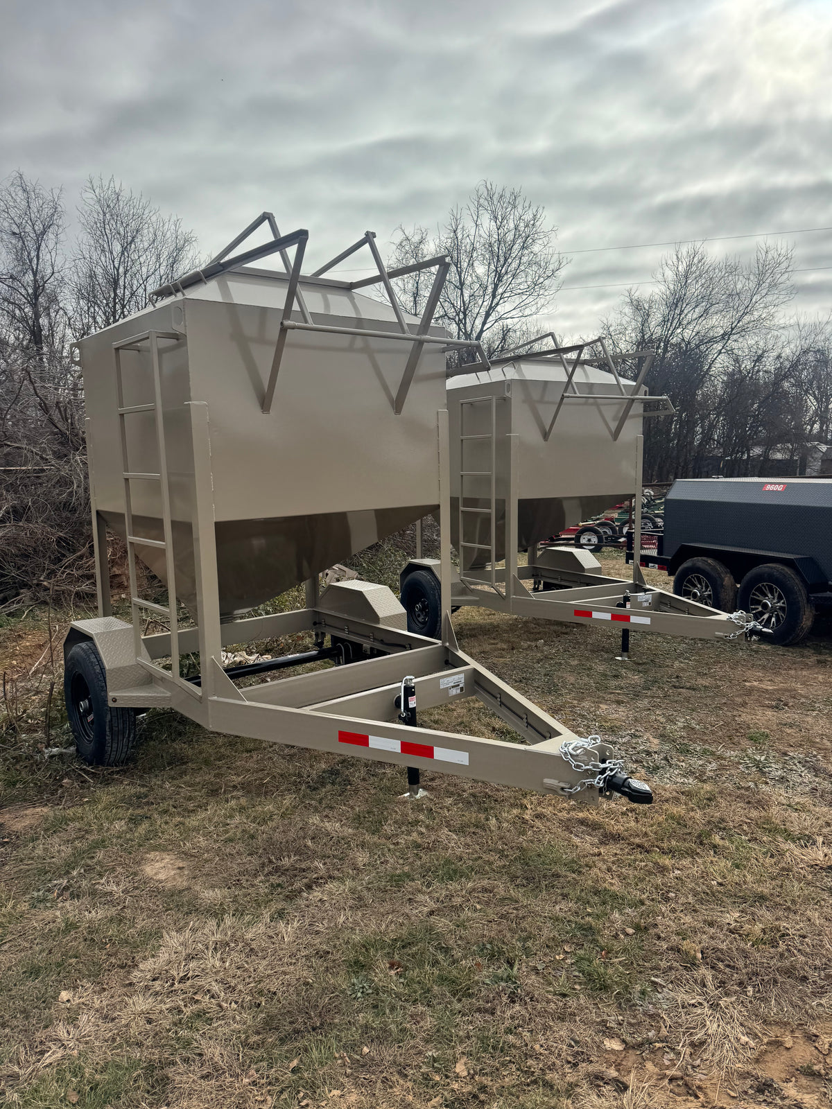 2-Ton Bulk Feed Trailer
