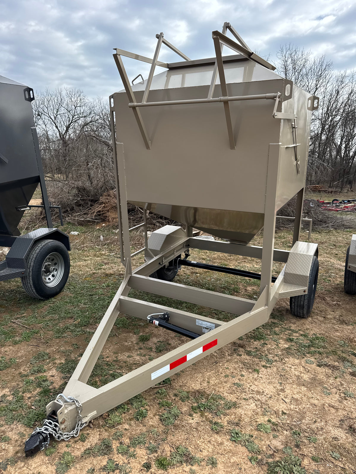 2-Ton Bulk Feed Trailer