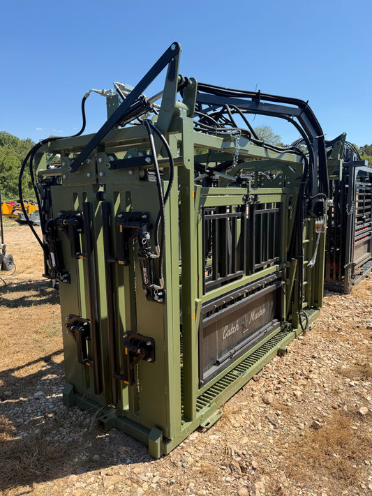 CatchMaster Hydraulic Squeeze Chute