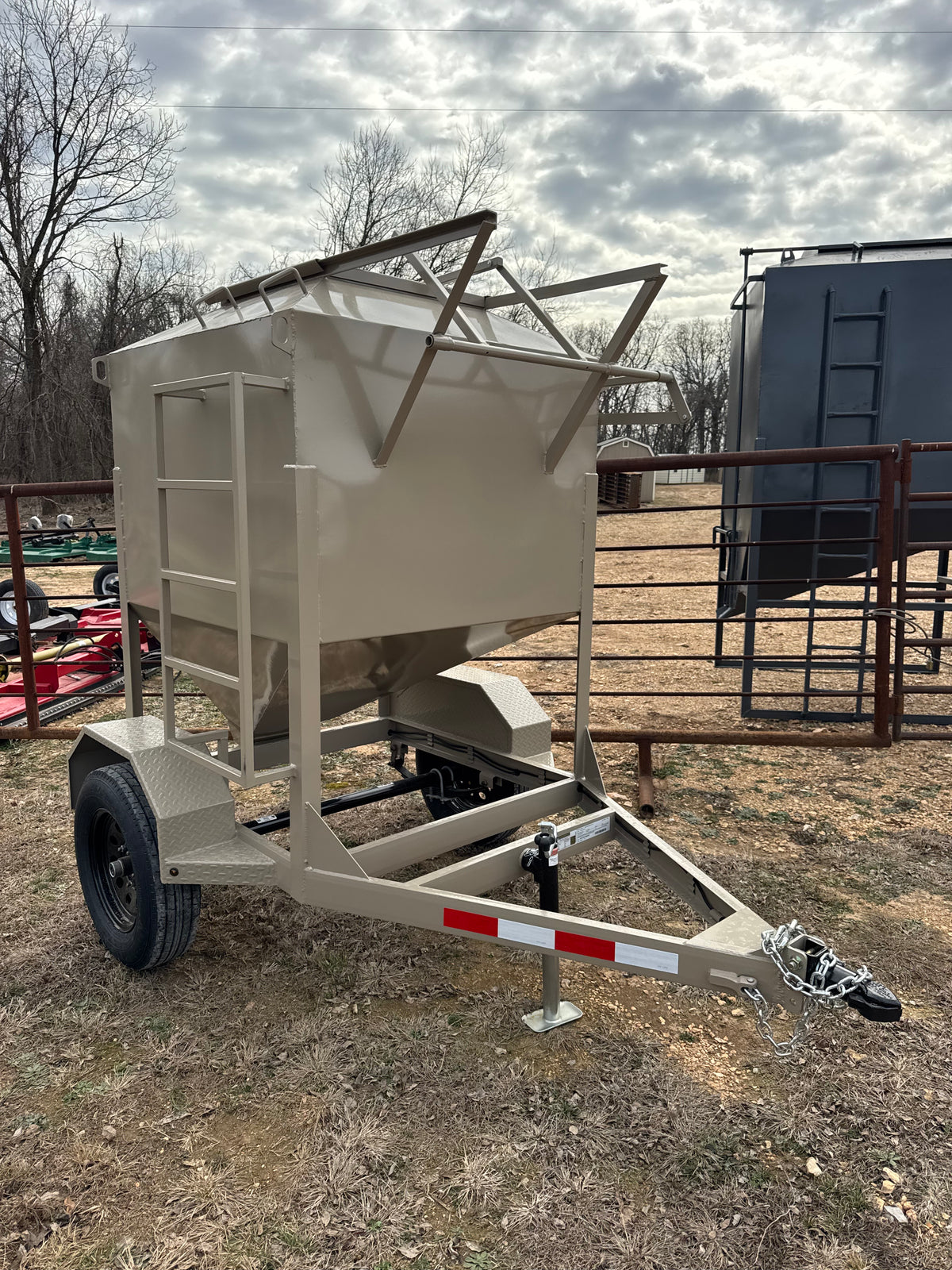 1-Ton Bulk Feed Trailer
