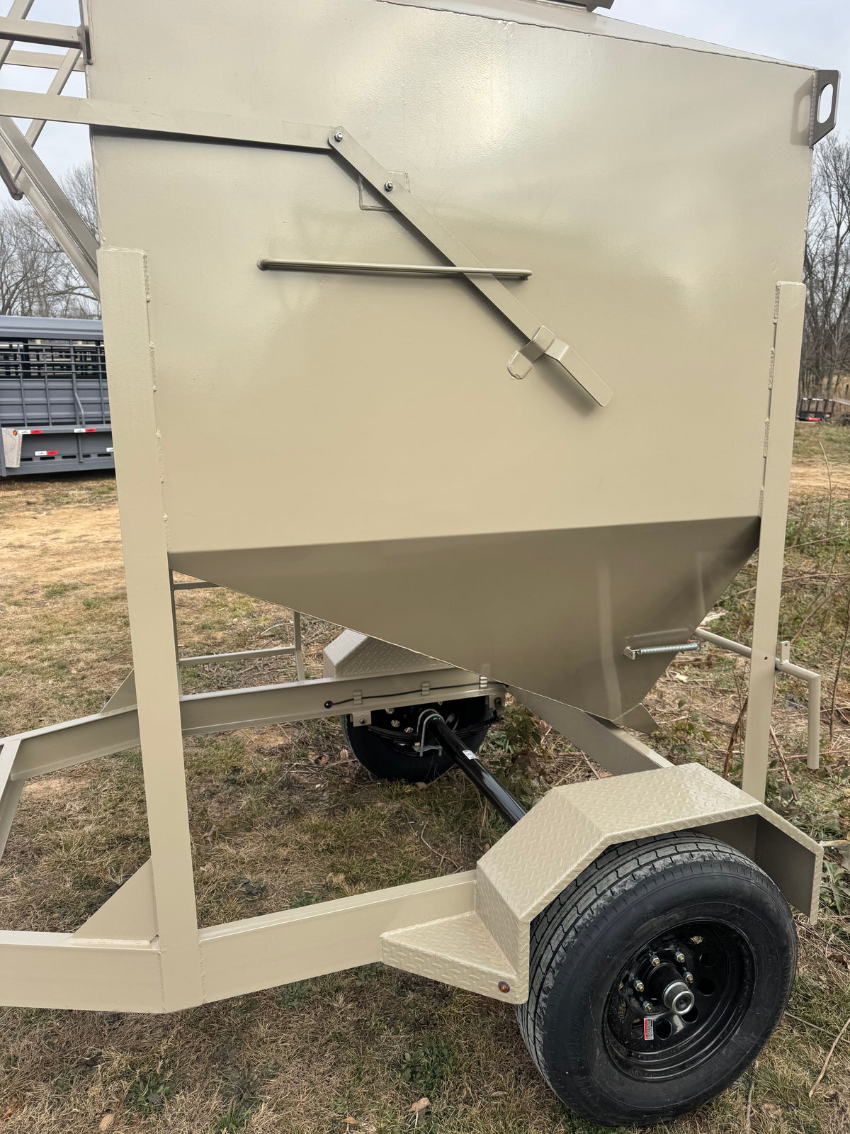 2-Ton Bulk Feed Trailer