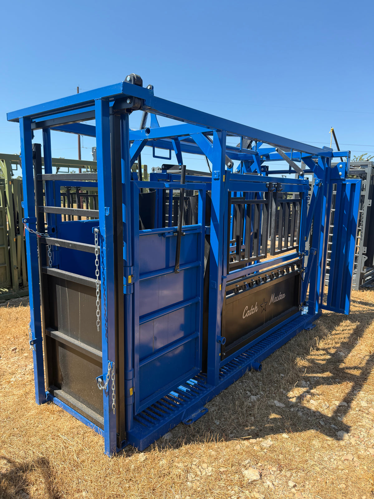 CatchMaster - M2150 Manual Squeeze Chute (Rebar Floor)