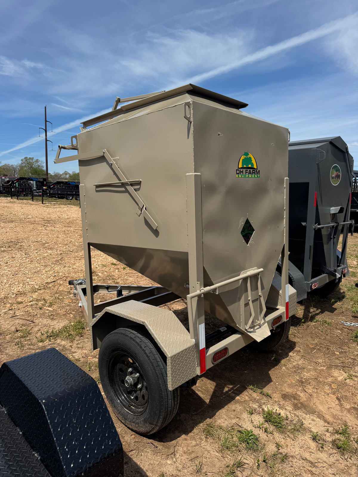1-Ton Bulk Feed Trailer