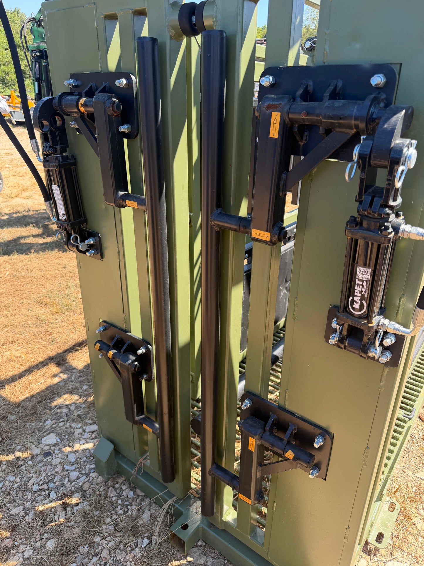 CatchMaster Hydraulic Squeeze Chute