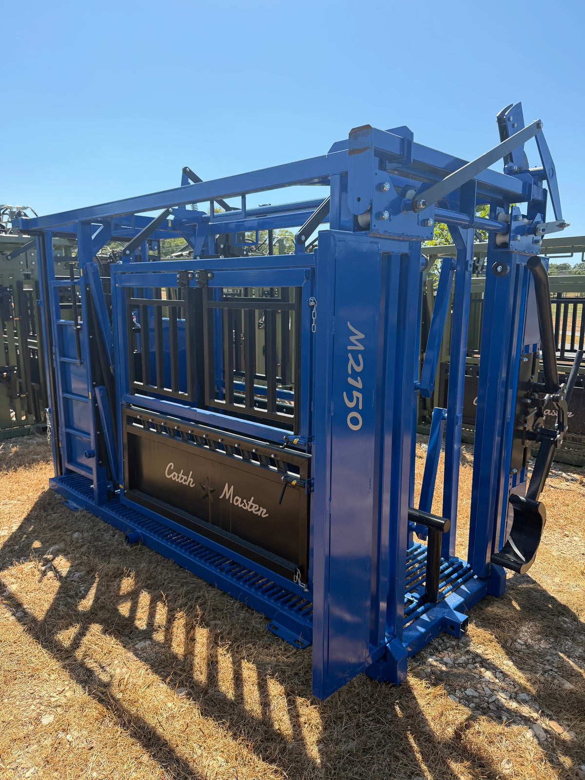 CatchMaster - M2150 Manual Squeeze Chute (Rebar Floor)