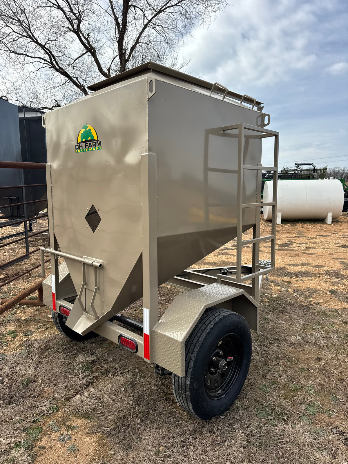 1-Ton Bulk Feed Trailer